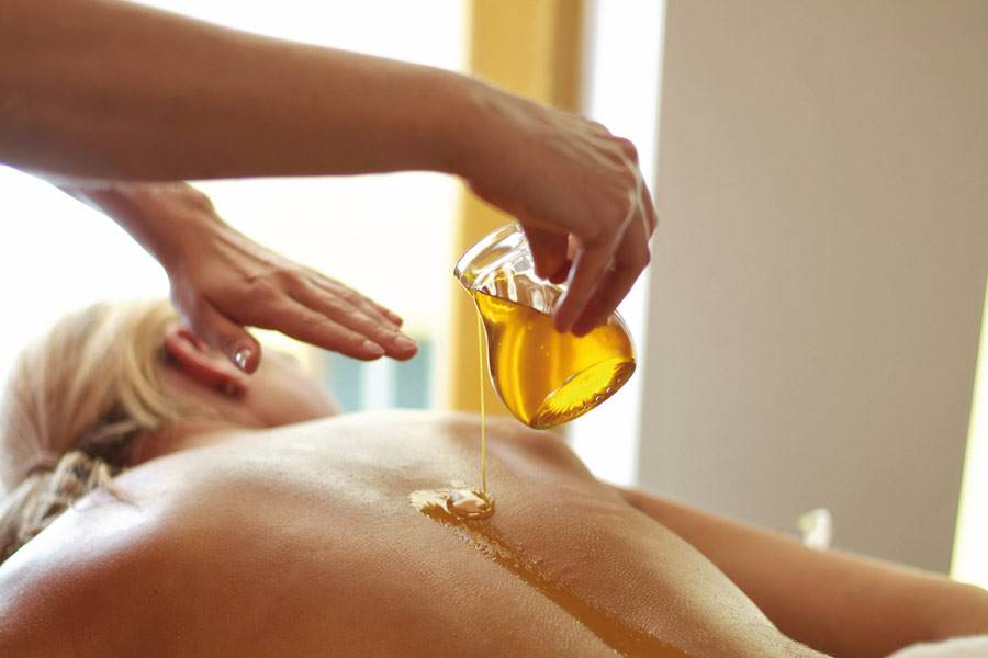 Oil massage in Majan